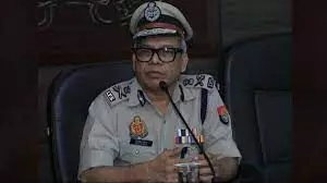 यूपी: डीजीपी बोले- गंभीर अपराधियों को एक माह में मिलेगी सजा, जाति-धर्म देखकर कार्रवाई नहीं करती पुलिस यूपी: डीजीपी बोले- गंभीर अपराधियों को एक माह में मिलेगी सजा, जाति-धर्म देखकर कार्रवाई नहीं करती पुलिस