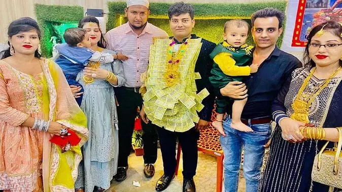 यूपी: निकाह के दो घंटे बाद दूल्हे ने कहा तीन तलाक, लड़की वालों ने जोड़े हाथ...गिड़गिड़ाए लेकिन लड़के वाले नहीं माने यूपी: निकाह के दो घंटे बाद दूल्हे ने कहा तीन तलाक, लड़की वालों ने जोड़े हाथ...गिड़गिड़ाए लेकिन लड़के वाले नहीं माने