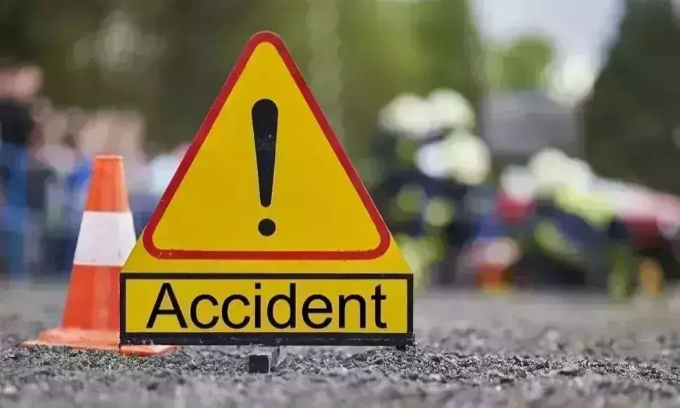 वाराणसी न्यूज़: ट्रैक्टर की टक्कर से बाइक सवार युवक की मौत, एक की हालत गंभीर; ड्राइवर फरार वाराणसी न्यूज़: ट्रैक्टर की टक्कर से बाइक सवार युवक की मौत, एक की हालत गंभीर; ड्राइवर फरार