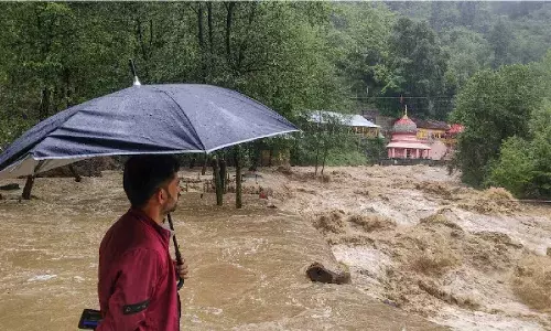 उत्तराखंड का मौसम: कई जगहों पर धूप, तीन जिलों में बारिश का रेड अलर्ट, राज्य में 404 सड़कें बंद उत्तराखंड का मौसम: कई जगहों पर धूप, तीन जिलों में बारिश का रेड अलर्ट, राज्य में 404 सड़कें बंद
