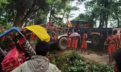 देहरादून हादसा: आशारोड़ी चौकी के पास देर रात पलटी यूपी के कांवरियों की ट्रैक्टर-ट्रॉली, 20 से ज्यादा घायल देहरादून हादसा: आशारोड़ी चौकी के पास देर रात पलटी यूपी के कांवरियों की ट्रैक्टर-ट्रॉली, 20 से ज्यादा घायल