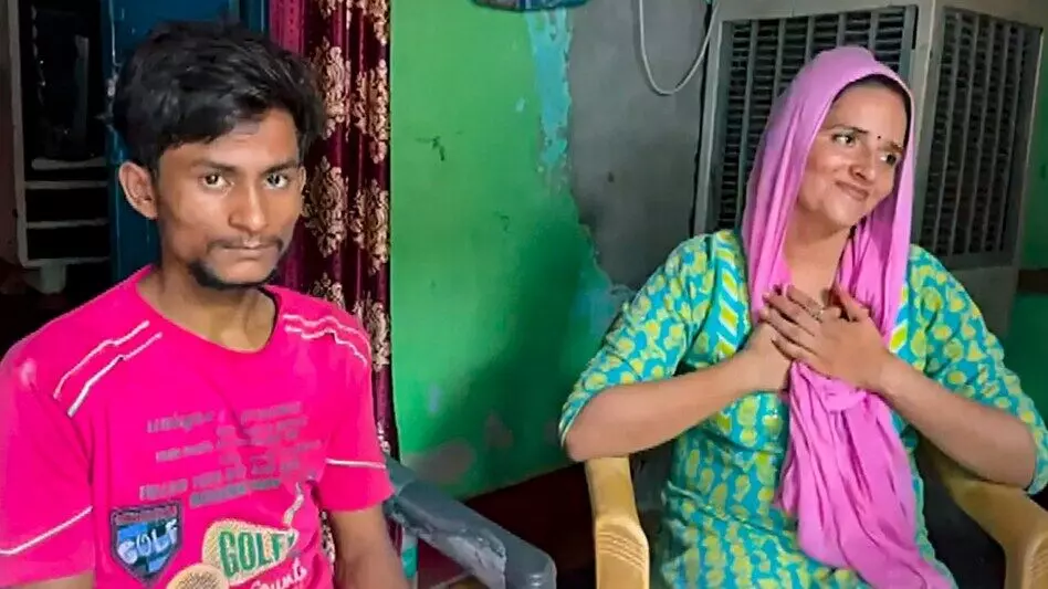 पाकिस्तानी प्रेमिका और उसका प्रेमी सचिन फिर जा सकते है जेल , एजेंसियों ने जाँच की तेज पाकिस्तानी प्रेमिका और उसका प्रेमी सचिन फिर जा सकते है जेल , एजेंसियों ने जाँच की तेज