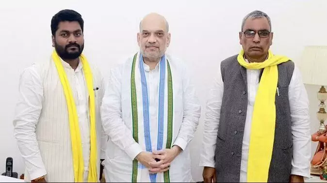 राजभर की पार्टी सुभासपा भी NDA में शामिल, अमित शाह का ट्वीट - यूपी में मिलेगी मजबूती राजभर की पार्टी सुभासपा भी NDA में शामिल, अमित शाह का ट्वीट - यूपी में मिलेगी मजबूती