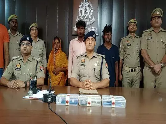 सफर के दौरान ऑटो ड्राइवर को दिल दे बैठी लेडी पैसेंजर, पति ने लगाई बंदिश तो करा दिया मर्डर सफर के दौरान ऑटो ड्राइवर को दिल दे बैठी लेडी पैसेंजर, पति ने लगाई बंदिश तो करा दिया मर्डर