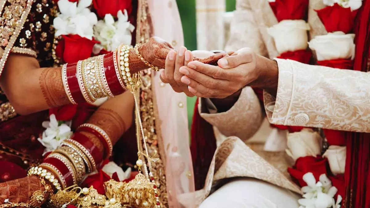 15 शादियां, 3 करोड़ रुपये की हेराफेरी, महज 5वीं तक पढ़े शख्स ने 10 साल तक महिलाओं को कैसे ठगा? 15 शादियां, 3 करोड़ रुपये की हेराफेरी, महज 5वीं तक पढ़े शख्स ने 10 साल तक महिलाओं को कैसे ठगा?