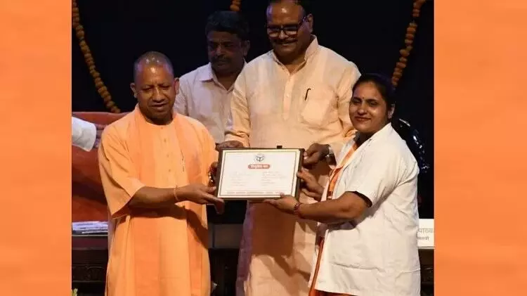 लखनऊ: सीएम योगी ने 1573 एएनएम को दिया नियुक्ति पत्र, कहा- स्वास्थ्य शिक्षा में यूपी लगातार विकास कर रहा है लखनऊ: सीएम योगी ने 1573 एएनएम को दिया नियुक्ति पत्र, कहा- स्वास्थ्य शिक्षा में यूपी लगातार विकास कर रहा है