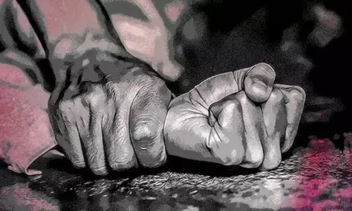 अलीगढ समाचार: बंदूक दिखाकर करता था रेप, सौतेले पिता को 20 साल की कैद, गर्भवती हुई तो मां को पता चला अलीगढ समाचार: बंदूक दिखाकर करता था रेप, सौतेले पिता को 20 साल की कैद, गर्भवती हुई तो मां को पता चला