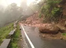 उत्तराखंड मौसम: अगले तीन दिनों तक भारी बारिश की चेतावनी, गंगोत्री-यमुनोत्री हाईवे समेत 239 सड़कें बंद उत्तराखंड मौसम: अगले तीन दिनों तक भारी बारिश की चेतावनी, गंगोत्री-यमुनोत्री हाईवे समेत 239 सड़कें बंद