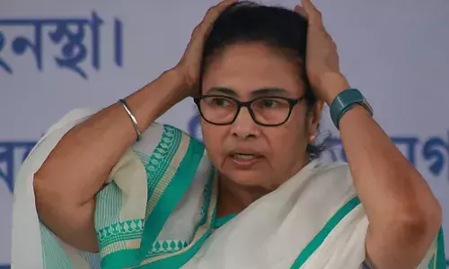 सीएम ममता बनर्जी के आवास वाली गली में शराब के नशे में धुत युवक घुसा, पिस्टल, चाकू समेत कई फर्जी आईडी बरामद, गिरफ्तार सीएम ममता बनर्जी के आवास वाली गली में शराब के नशे में धुत युवक घुसा, पिस्टल, चाकू समेत कई फर्जी आईडी बरामद, गिरफ्तार