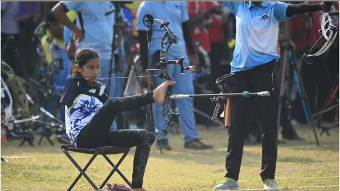 शीतल देवी: जन्म से नहीं, दोनों हाथों से कर रही हैं कमाल की तीरंदाजी, पढ़ें कश्मीरी लड़की की हैरान कर देने वाली कहानी शीतल देवी: जन्म से नहीं, दोनों हाथों से कर रही हैं कमाल की तीरंदाजी, पढ़ें कश्मीरी लड़की की हैरान कर देने वाली कहानी