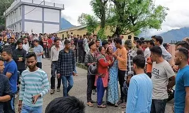 भीषण दुर्घटना में विद्युत उपकरण संचालन में घोर लापरवाही बरतने के आरोप में तीन अभियुक्त गिरफ्तार भीषण दुर्घटना में विद्युत उपकरण संचालन में घोर लापरवाही बरतने के आरोप में तीन अभियुक्त गिरफ्तार