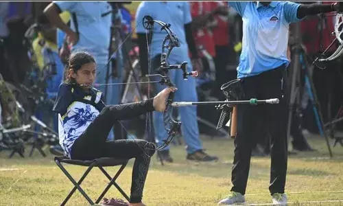 शीतल देवी: जन्म से नहीं, दोनों हाथों से कर रही हैं कमाल की तीरंदाजी, पढ़ें कश्मीरी लड़की की हैरान कर देने वाली कहानी शीतल देवी: जन्म से नहीं, दोनों हाथों से कर रही हैं कमाल की तीरंदाजी, पढ़ें कश्मीरी लड़की की हैरान कर देने वाली कहानी