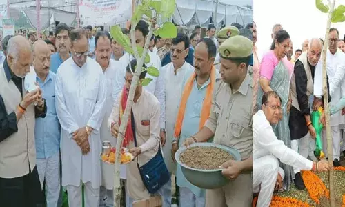 यूपी: मंत्री धर्मपाल सिंह ने कहा- पेड़ों में देवता निवास करते हैं, उनकी सुरक्षा की भी जिम्मेदारी लें, डीएफओ को बधाई दी