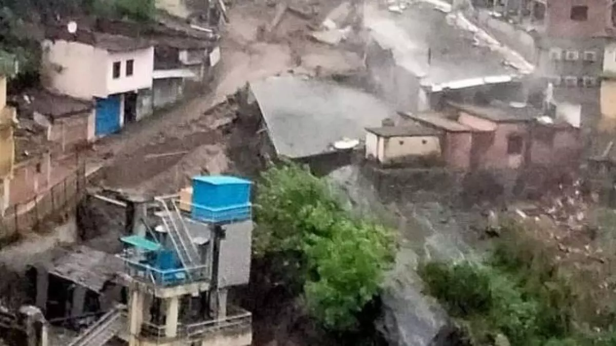 उत्तराखंड - भारी बारिश ने मचाई तबाही, बादल फटने से सड़कों और घरों को पहुंचा नुकसान उत्तराखंड - भारी बारिश ने मचाई तबाही, बादल फटने से सड़कों और घरों को पहुंचा नुकसान