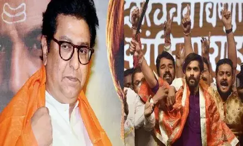 टोल प्लाजा पर राज ठाकरे के बेटे का काफिला रोका तो भड़के MNS कार्यकर्ता, की जबरदस्त तोड़फोड़ टोल प्लाजा पर राज ठाकरे के बेटे का काफिला रोका तो भड़के MNS कार्यकर्ता, की जबरदस्त तोड़फोड़