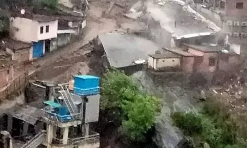 उत्तराखंड - भारी बारिश ने मचाई तबाही, बादल फटने से सड़कों और घरों को पहुंचा नुकसान