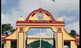 गोरखपुर यूनिवर्सिटी में हंगामा: नाता तोड़ने के विरोध पर FIR, ठेकेदारों की दबी आवाज अब आई सामने गोरखपुर यूनिवर्सिटी में हंगामा: नाता तोड़ने के विरोध पर FIR, ठेकेदारों की दबी आवाज अब आई सामने