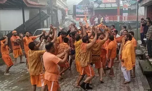 सावन सोमवार 2023: भोलेनाथ की भक्ति में डूबी देवभूमि, तस्वीरों में देखिए जल लेकर पहुंचे शिव भक्तों का उत्साह