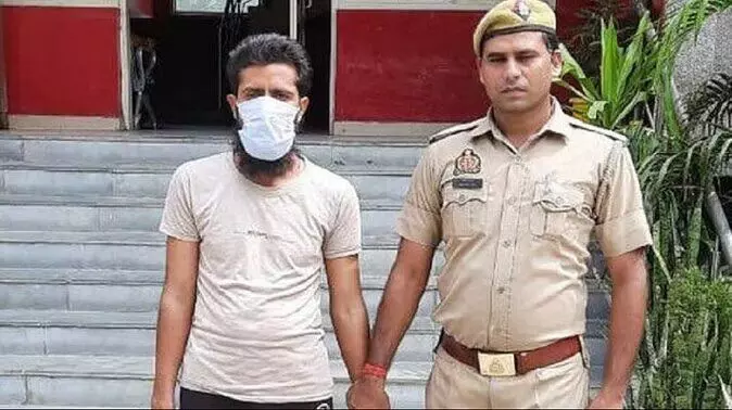 चूहे को बाइक से कुचलकर मारने वाला आरोपी गिरफ्तार ,वीडियो वायरल होने पर हुई कारवाही चूहे को बाइक से कुचलकर मारने वाला आरोपी गिरफ्तार ,वीडियो वायरल होने पर हुई कारवाही