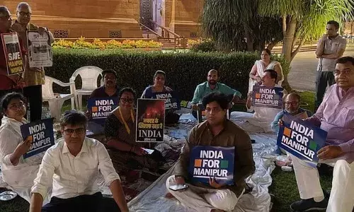 मणिपुर मुद्दे और संजय सिंह के निलंबन पर I.N.D.I.A एकजुट, रात भर बारी-बारी धरने पर बैठे विपक्षी  सांसद