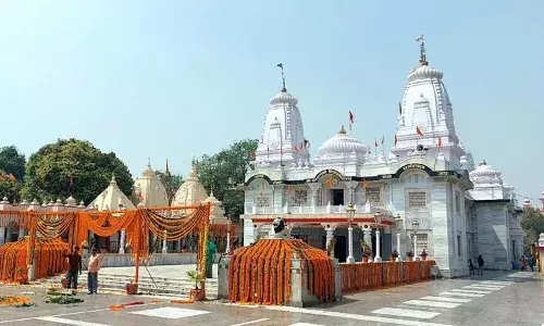 गोरखनाथ मंदिर आए फरियादी की गाड़ी में मिले कारतूस, पांच को हिरासत में लेकर पुलिस कर रही पूछताछ गोरखनाथ मंदिर आए फरियादी की गाड़ी में मिले कारतूस, पांच को हिरासत में लेकर पुलिस कर रही पूछताछ