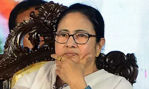 प्रधानमंत्री के सपने देखती ममता और हाथ से छूटता वोटर्स क्या होगा लोकसभा चुनाव में प्रधानमंत्री के सपने देखती ममता और हाथ से छूटता वोटर्स क्या होगा लोकसभा चुनाव में