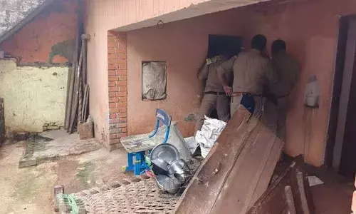 हरिद्वार: पटवारी और एई-जेई पेपर लीक मामले में फरार आरोपी के घर की कुर्की, नोटिस चस्पा कर मुनादी कराई