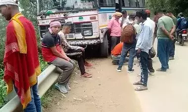 Almora News: रोडवेज बस का स्टीयरिंग फेल, बाल-बाल बचे 20 लोग