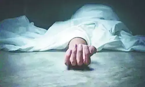 कलयुगी माँ ने अपने बेटे की ली जान ,गला घोटकर बेरहमी से की हत्या कलयुगी माँ ने अपने बेटे की ली जान ,गला घोटकर बेरहमी से की हत्या