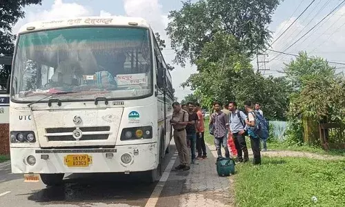 डोईवाला: हलद्वानी परिवहन निगम की बस में लगी आग, सभी यात्री सुरक्षित निकाले गए