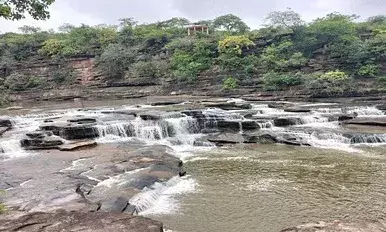 लखनिया दरी: पर्यटकों के लिए खुला लखनिया दरी जलप्रपात, शराब और मांस पर प्रतिबंध लखनिया दरी: पर्यटकों के लिए खुला लखनिया दरी जलप्रपात, शराब और मांस पर प्रतिबंध