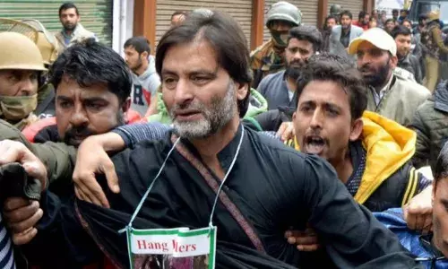 यासीन मलिक की 9 अगस्त को वीडियो कॉन्फ्रेंसिंग से होगी कोर्ट में पेशी . यासीन मलिक की 9 अगस्त को वीडियो कॉन्फ्रेंसिंग से होगी कोर्ट में पेशी .