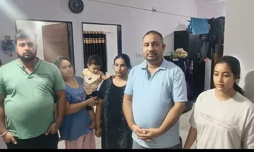 दवा कारोबारी का परिवार मिला:तीन महीने पहले लापता हुआ था, कार से गया था नैनीताल; गुजरात में मिले घर के 6 सदस्य! दवा कारोबारी का परिवार मिला:तीन महीने पहले लापता हुआ था, कार से गया था नैनीताल; गुजरात में मिले घर के 6 सदस्य!