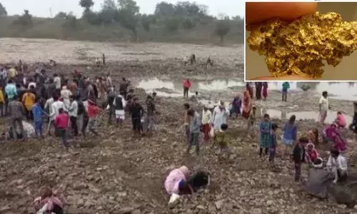 लोग इस झील में सोने-चांदी के गहनें तथा पैसे  क्यों डालते हैं।चलिए जानते हैं लोग इस झील में सोने-चांदी के गहनें तथा पैसे  क्यों डालते हैं।चलिए जानते हैं