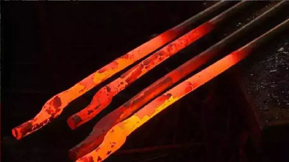 Aligarh News: अलीगढ़ में चोरी के शक में बच्चों को दी गई तालिबानी सजा, गर्म चिमटे से दागा और फिर काटे बाल Aligarh News: अलीगढ़ में चोरी के शक में बच्चों को दी गई तालिबानी सजा, गर्म चिमटे से दागा और फिर काटे बाल