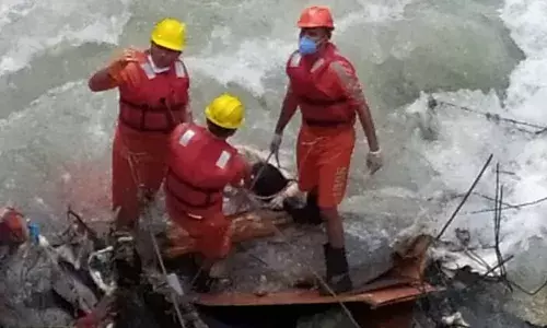 गौरीकुंड भूस्खलन: भूस्खलन हादसे में लापता दो लोगों के शव बरामद, 16 की तलाश में बचाव अभियान जारी गौरीकुंड भूस्खलन: भूस्खलन हादसे में लापता दो लोगों के शव बरामद, 16 की तलाश में बचाव अभियान जारी