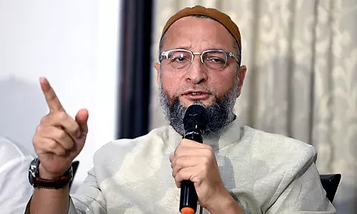 असदुद्दीन औवेसी: दिल्ली में असदुद्दीन औवेसी के घर पर हमला! दरवाजे के शीशे टूटे मिले; जांच में जुटी पुलिस असदुद्दीन औवेसी: दिल्ली में असदुद्दीन औवेसी के घर पर हमला! दरवाजे के शीशे टूटे मिले; जांच में जुटी पुलिस