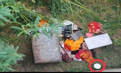 अजब गजब चोर: घर से सोने-चांदी के आभूषण समेत ऐसी चीजें चोरी, मकान मालिक का उड़ गया दिमाग; सबूत छोड़ दिया अजब गजब चोर: घर से सोने-चांदी के आभूषण समेत ऐसी चीजें चोरी, मकान मालिक का उड़ गया दिमाग; सबूत छोड़ दिया