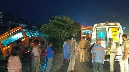 देहरादून न्यूज़: यूपी रोडवेज बस दुर्घटनाग्रस्त, ड्राइवर की अचानक तबीयत खराब होने से हुआ हादसा देहरादून न्यूज़: यूपी रोडवेज बस दुर्घटनाग्रस्त, ड्राइवर की अचानक तबीयत खराब होने से हुआ हादसा