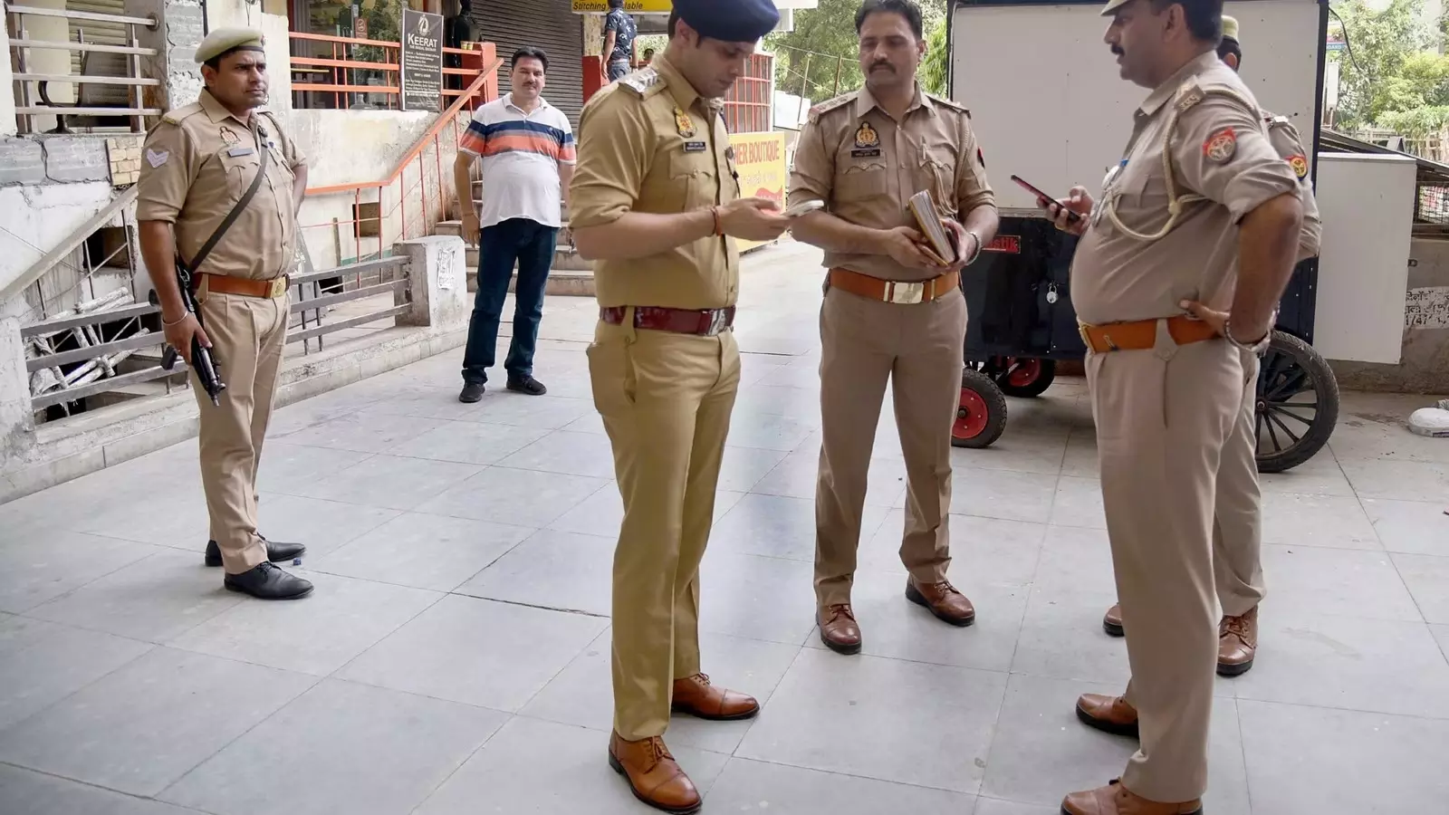 मोहन चट्टी हादसे में 5 की मौत के बाद एक्शन में पुलिस, कैंप और रिसॉर्ट संचालकों को बुकिंग रद्द करने का नोटिस मोहन चट्टी हादसे में 5 की मौत के बाद एक्शन में पुलिस, कैंप और रिसॉर्ट संचालकों को बुकिंग रद्द करने का नोटिस