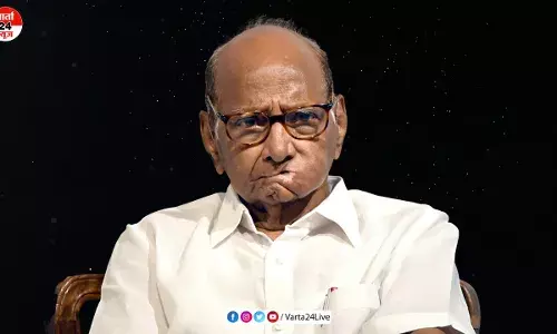 पीएम मोदी के भाषण पर देवेंद्र फड़णवीस और शरद पवार के बीच बहस, अजित पवार से मुलाकात का मुद्दा भी उठा पीएम मोदी के भाषण पर देवेंद्र फड़णवीस और शरद पवार के बीच बहस, अजित पवार से मुलाकात का मुद्दा भी उठा