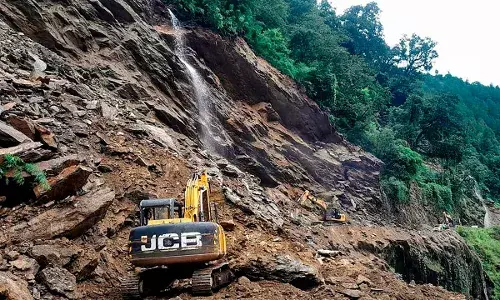 ऋषिकेश बद्रीनाथ हाईवे: तोताघाटी के पास हाईवे बंद, यातायात डायवर्ट, 20 भूस्खलन जोन सक्रिय ऋषिकेश बद्रीनाथ हाईवे: तोताघाटी के पास हाईवे बंद, यातायात डायवर्ट, 20 भूस्खलन जोन सक्रिय