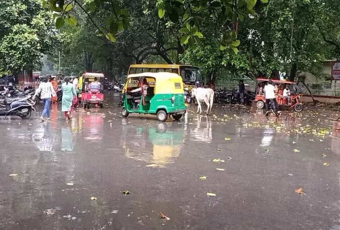 मौसम अपडेट: वाराणसी में हल्की बारिश के बाद बदला मौसम, सुबह से आसमान में छाए बादल मौसम अपडेट: वाराणसी में हल्की बारिश के बाद बदला मौसम, सुबह से आसमान में छाए बादल