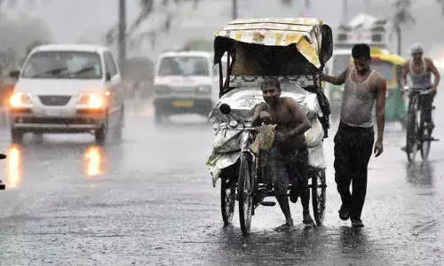 UP मौसम अलर्ट: पूर्वी यूपी समेत 22 जिलों में मूसलाधार बारिश का अलर्ट, फिरोजाबाद में 8वीं तक के स्कूल बंद