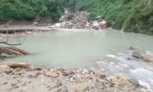 ऋषिकेश: बरसात के बाद बैरागढ़ गांव के गदेरे में बनी झील ने उड़ाई ग्रामीणों की नींद, प्रशासन बेखबर ऋषिकेश: बरसात के बाद बैरागढ़ गांव के गदेरे में बनी झील ने उड़ाई ग्रामीणों की नींद, प्रशासन बेखबर