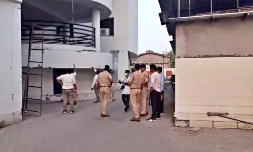 राजस्थान: कोटा में दो और छात्रों ने की आत्महत्या, इस साल 22 ने गंवाई जान, डीएम ने परीक्षा पर दो महीने के लिए लगाई रोक राजस्थान: कोटा में दो और छात्रों ने की आत्महत्या, इस साल 22 ने गंवाई जान, डीएम ने परीक्षा पर दो महीने के लिए लगाई रोक