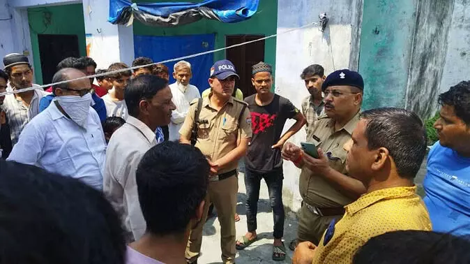 रूड़की क्राइम: बोरे में महिला का शव मिलने से मचा हड़कंप, लोगों को आशंका किराये पर रहने वाले दम्पति के भाग जाने का अंदेशा रूड़की क्राइम: बोरे में महिला का शव मिलने से मचा हड़कंप, लोगों को आशंका किराये पर रहने वाले दम्पति के भाग जाने का अंदेशा