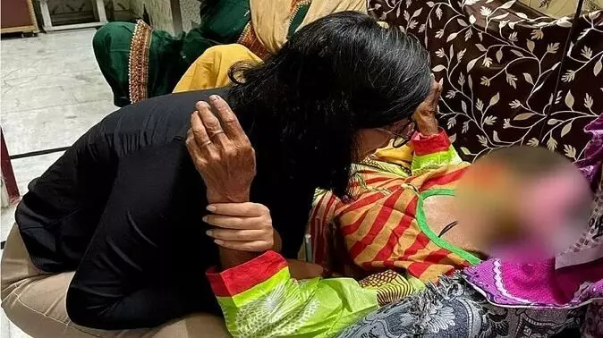 राजधानी दिल्ली फिर शर्मसार: 85 साल की बुजुर्ग के साथ दुष्कर्म, स्वाति मालीवाल बोलीं- घाव देख कांप गई रूह राजधानी दिल्ली फिर शर्मसार: 85 साल की बुजुर्ग के साथ दुष्कर्म, स्वाति मालीवाल बोलीं- घाव देख कांप गई रूह