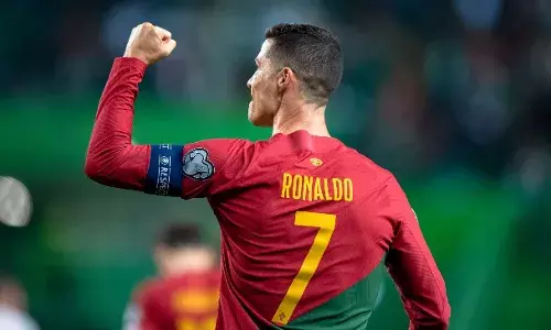 विश्व के 5 सबसे बेस्ट फुटबॉल खिलाड़ी: जानिए रोनाल्डो लिस्ट में कहा पर है