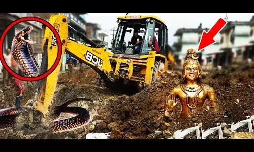 जब जेसीबी के प्रहार पर नाराज़ हुए भोलेनाथ ,दिखाया अपना रौद्र रूप ! जब जेसीबी के प्रहार पर नाराज़ हुए भोलेनाथ ,दिखाया अपना रौद्र रूप !